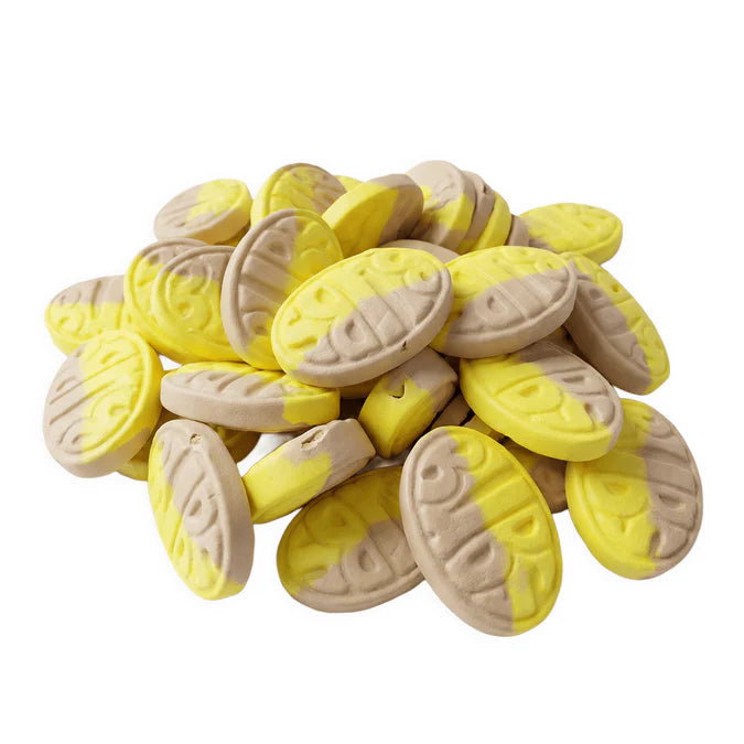 Banana Bubs snack from Mijn winkel featuring oval-shaped banana pieces in a clear container.
